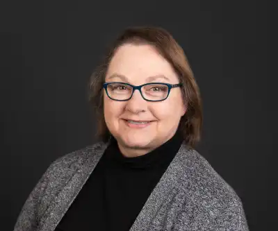 PHOTO OF WOMAN